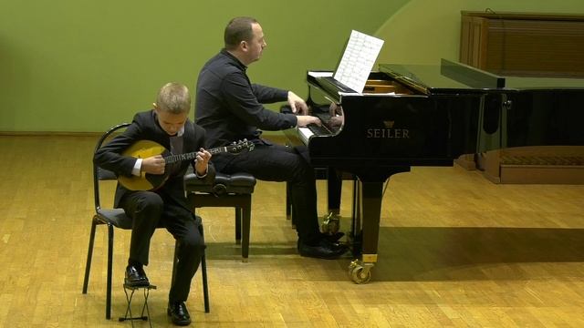 Гаврилин Захар, 10 лет
1. А. Вивальди «Концерт Соль-мажор» 1 часть  
2. Г. Камалдинов 