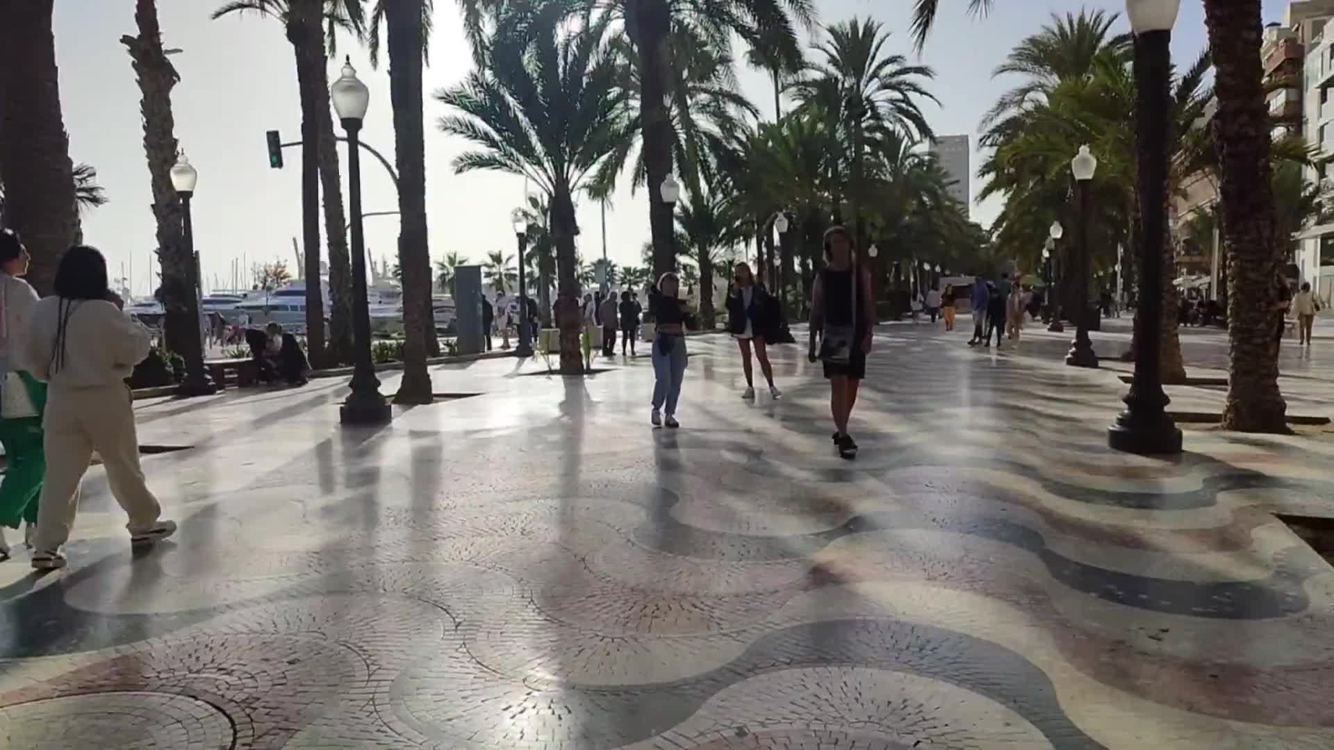Прогулка по испании 2024-11-24 Аликанте, центр, знаменитая Экспланада