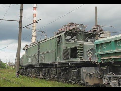 Электровоз ЕЛ21 в Пикалёво.