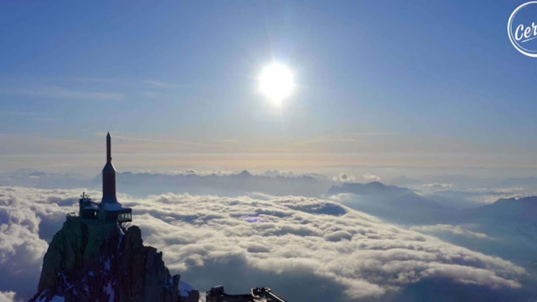 Диджей на вершине Монблан
The Blaze Live At Aiguille Du Midi In Chamonix, France For Cercle