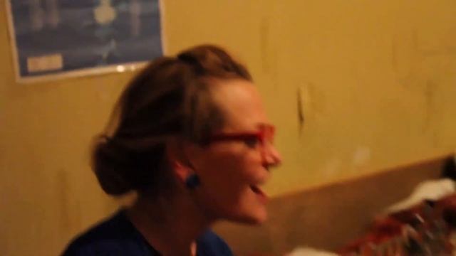 Регинка поет