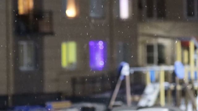 А у нас во дворе ...     Снег идёт ...
