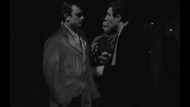 Запомни раз и навсегда от скамейки до тополя мой участок исчезни территория проговорили