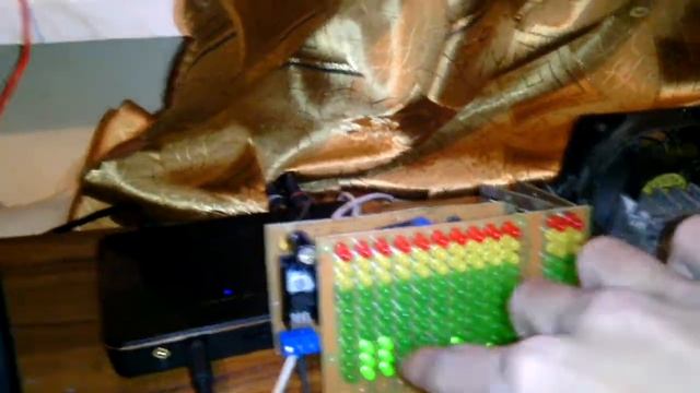 Самодельный анализатор спектра - AVR ATMega8 + LM3915/LM3914