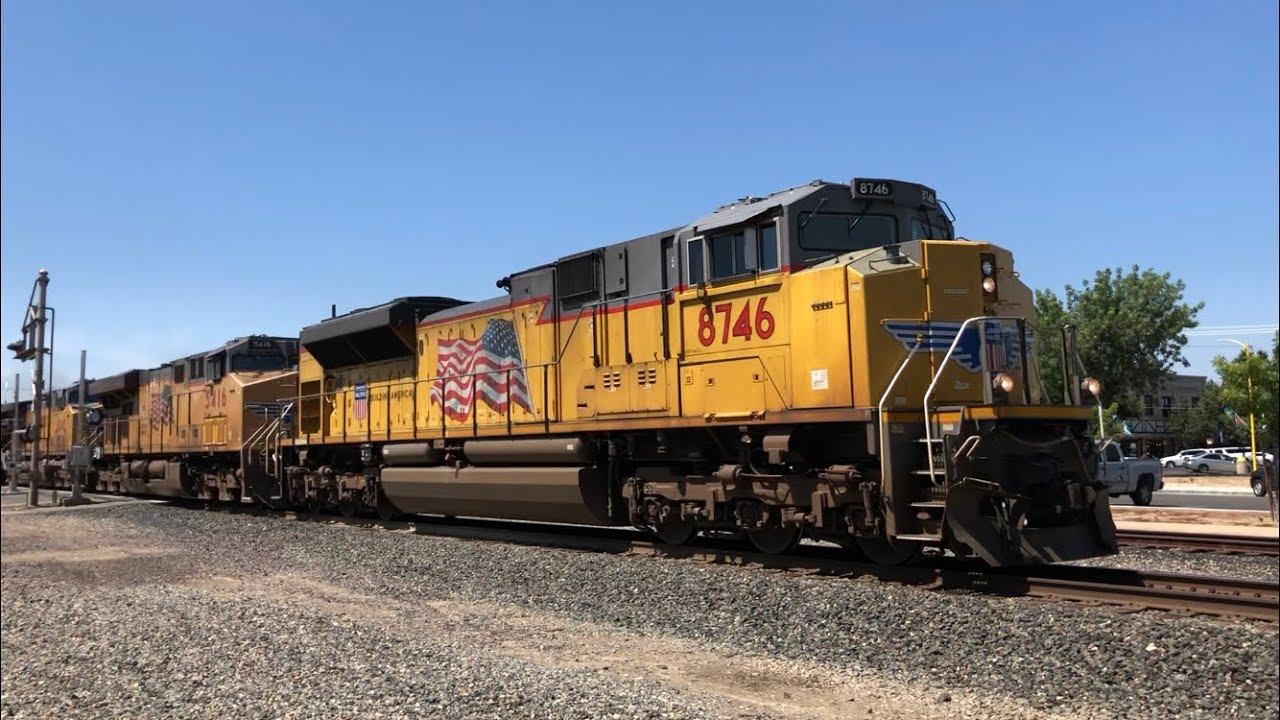 UP Manifest Through Kingsburg With An AC6000 (Phone Video)