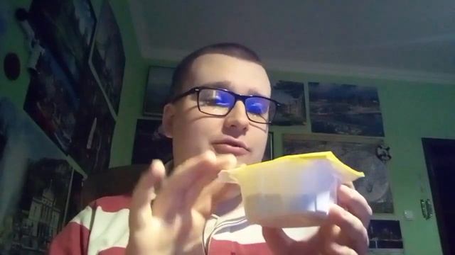 Даньків пробує американську шкільну їжу