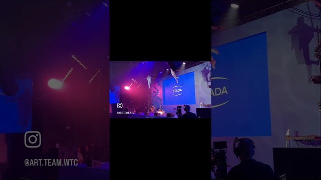 Воздушные гимнасты на ремнях