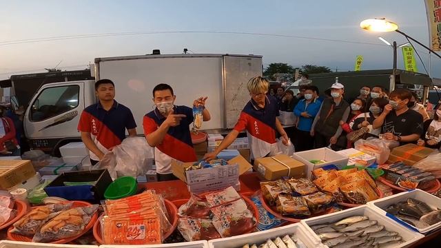 肥槌高清0404-10今天人潮真的多到爆炸~老闆一路都油門踩到底的速度在衝~真的會看上癮~嘉義趙又廷海鮮拍賣109年星期六斗南夜市100368