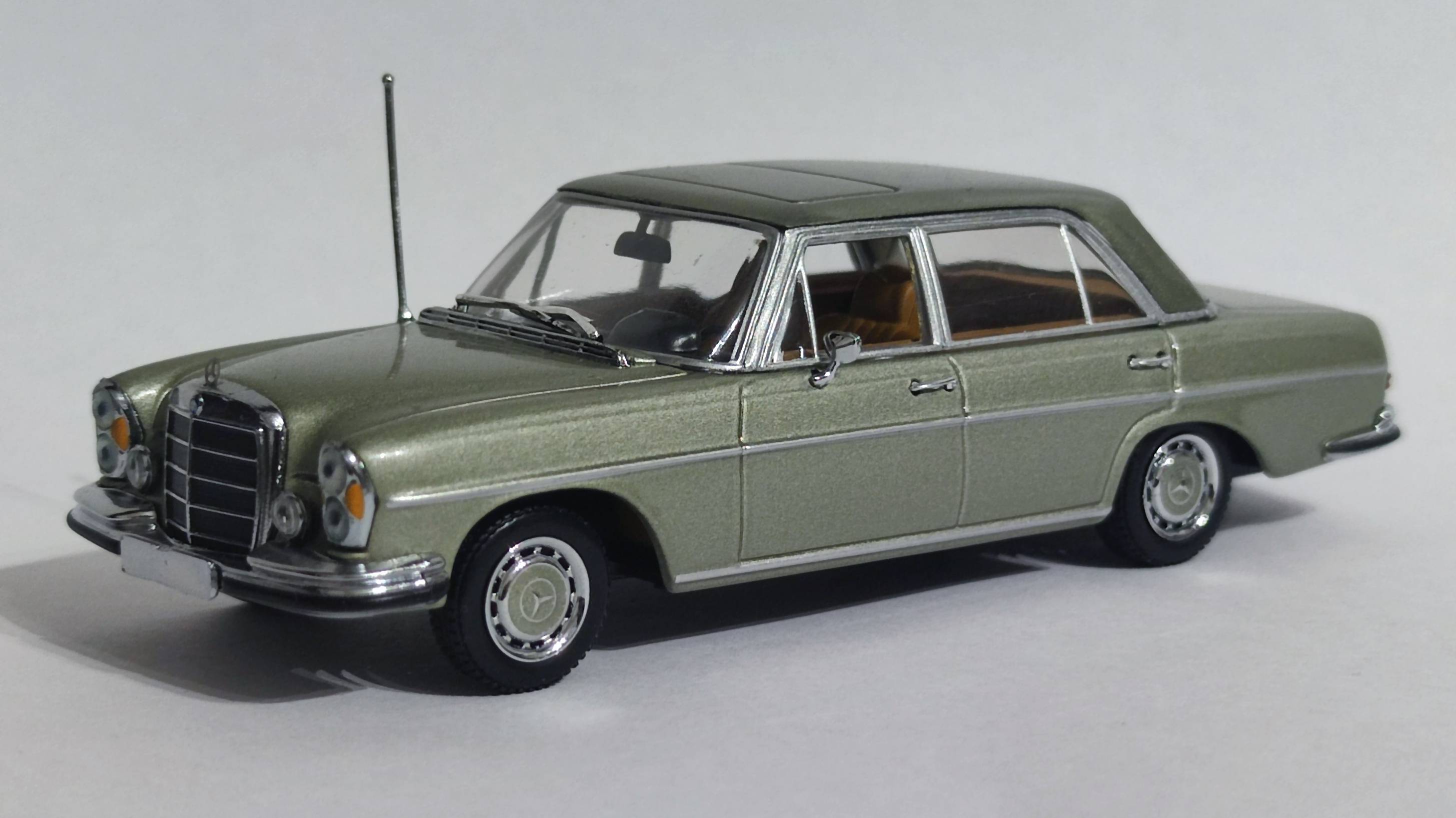 1/43 Mercedes Benz. №37 MB 300 SEL (W109).