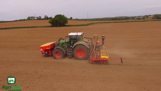 Fendt 828 Drilling With Vaderstad Tempo V