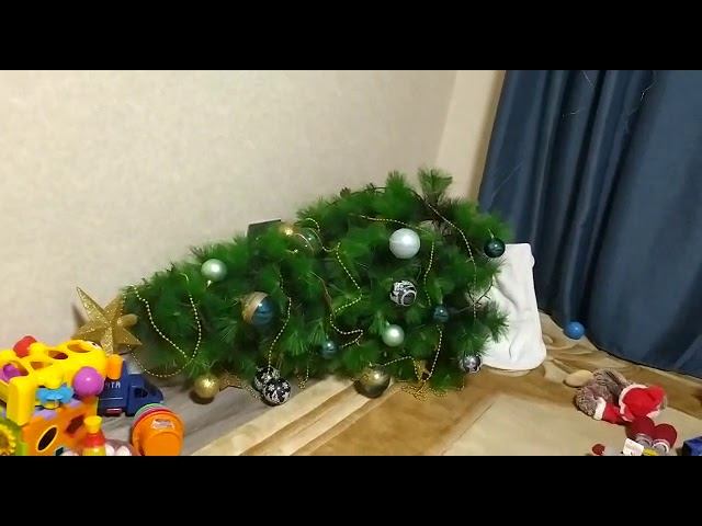 ЗАВАЛИЛАСЬ ЕЛОЧКА
