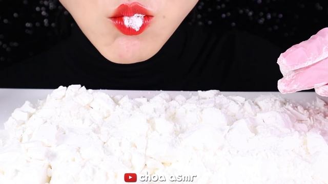 CORNSTARCH ASMR SQUEAKY CORNSTARCH CHUNKS EATING ASMR