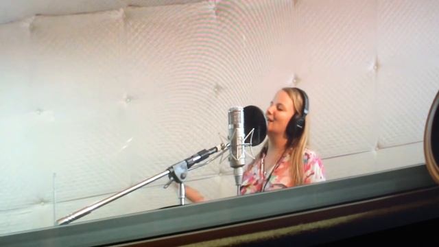 Видео с записи песни 