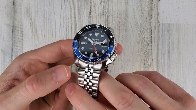Top 5 Reasons Why You Should Buy The Seiko 5 GMT SSK003 #seiko #seiko5 #gmt