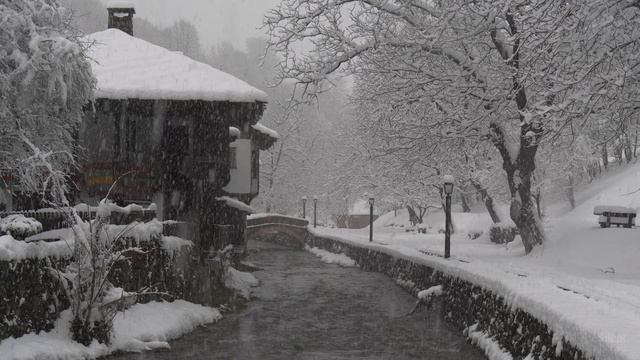 4K HDR Snowfall & River - Stream Sounds & Heavy Snow Falling - Snowy Winter Vill