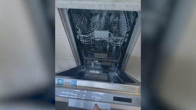 Посудомоечная машина Hotpoint HIS 1D67 - это надежное и удобное решение для вашей кухни