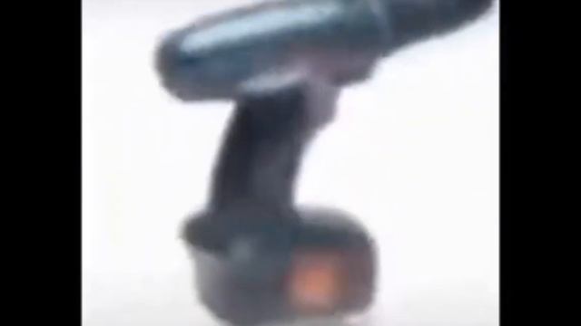 Шуруповёрт крутится под аристократическую музыку