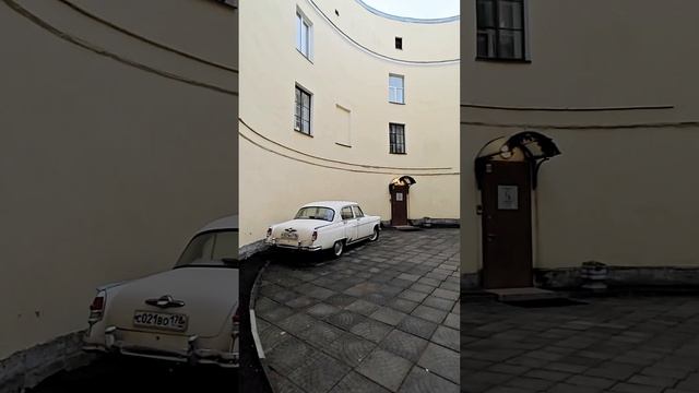 Двор-кольцо в Санкт-Петербурге