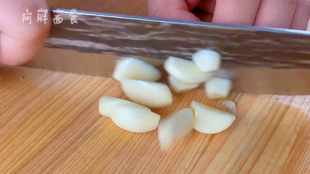 秋冬要吃山药了，在家做山药糕粉，炒菜香喷喷的，好吃下饭【阿胖面食】