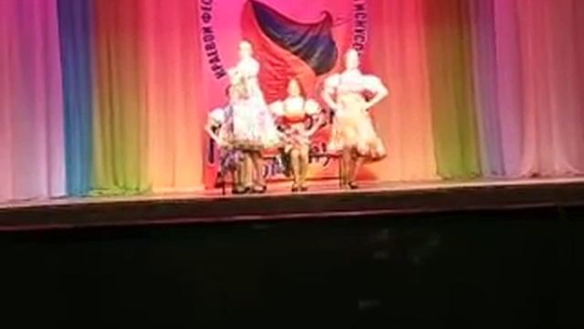 На лавочке. Анс.Танцевальная мозайка