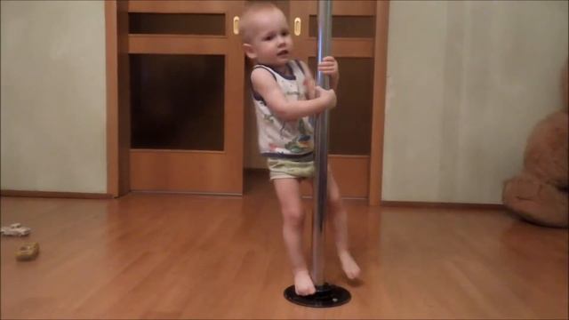 Лялечка танцует