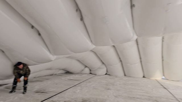 Предновогодняя стройка в Новом Уренгое. Монтаж надувного ангара. 2024