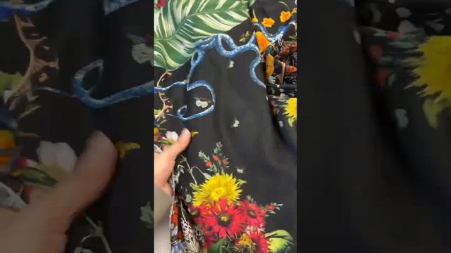 Шелк Roberto Cavalli Class с потрясающим принтом тропической флоры и фауны