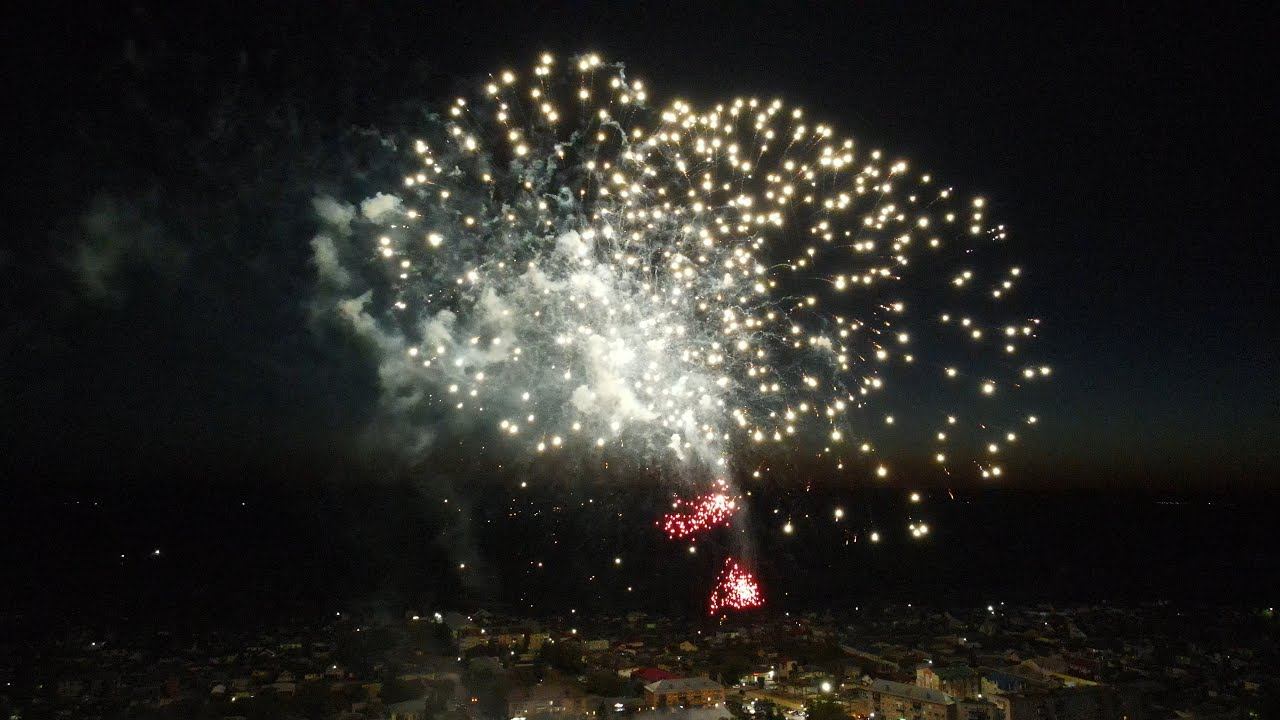 Салют в честь 77-й годовщины Победы в ВОВ. Урюпинск 2022