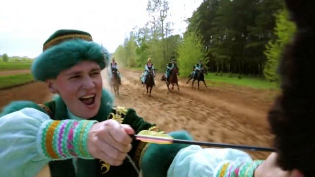 01  Бер алманы бишкә бүләек