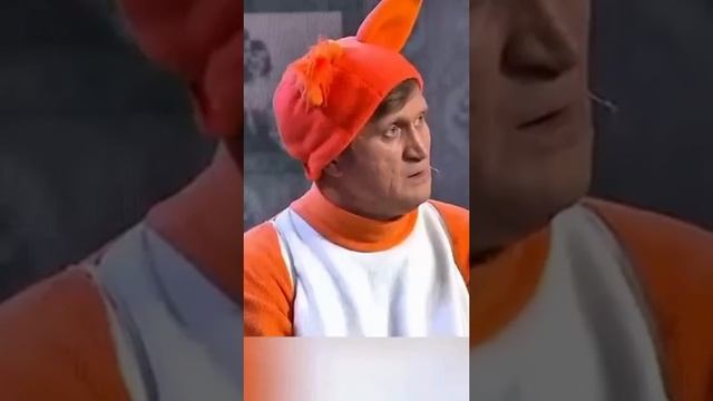 Какая заботливая белочка🤣🤣🤣...