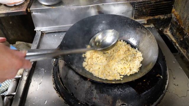 ラーメン一杯６００円。親子たった２人で営業する絶品下町中華のドキュメンタリー丨Japanese Street Food