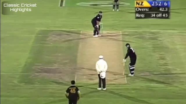Amazing Display Of Reverse Swing Bowling By Wasim, Waqar And Shoaib! | Full Comeback Highlights