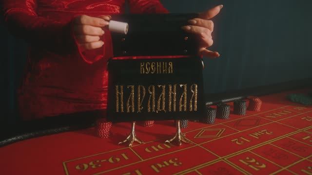 Нарядная - Красное