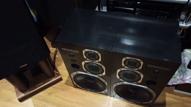 Демонстрация Victor Zero FX-3 и Kenwood LS-880A после замены подвесов на нч динамиках.