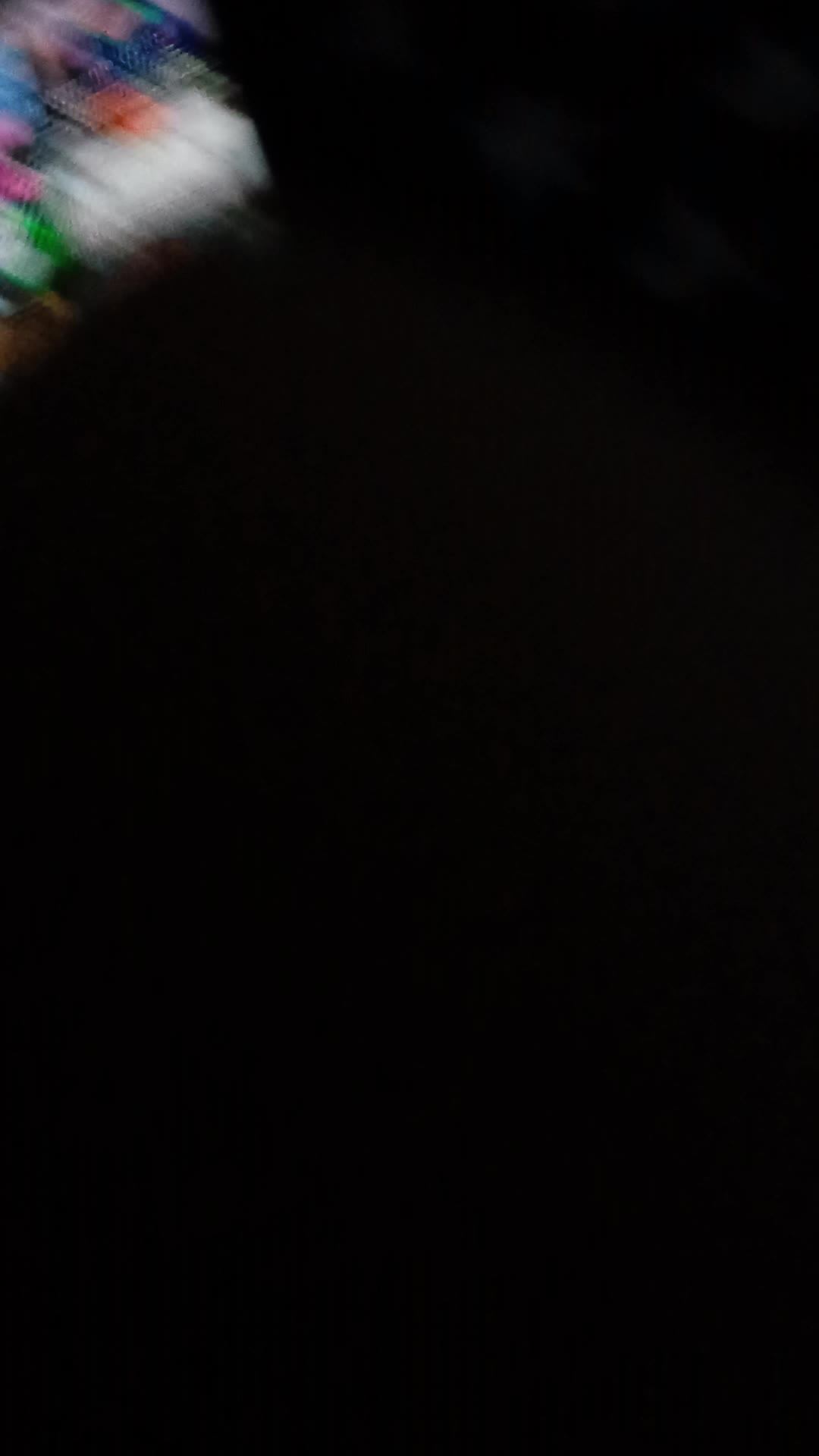 включаю любуюй музыку на выбор кто пишет в чат