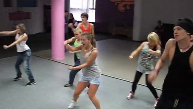 Dancing Center INSIDE -  ValenterY.wmv