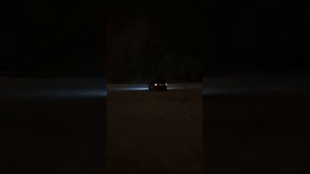 Бочком по первому снегу.