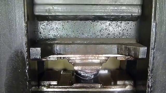 огнеопасные вещи под прессом