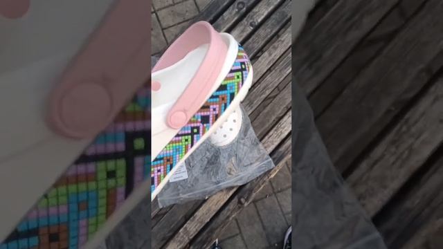 Обзор женских Crocs.