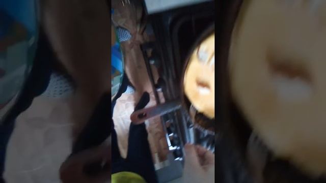 Готовим омлетик ням ням ( говно))