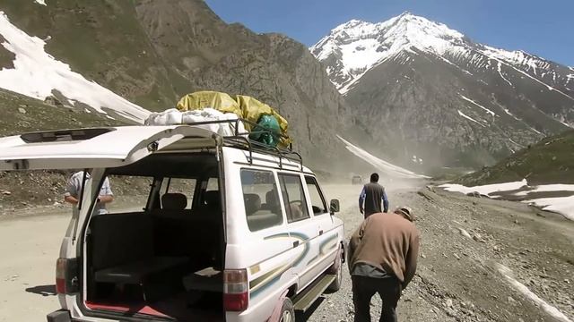 Ladakh, Road Srinagar Kargil Leh.