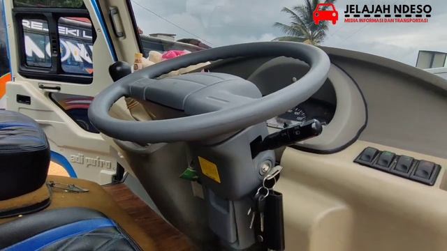 City Tour 2 Hari Jumbo Coaster B 7185 BDB Ketemu ELF GIGA B 7186 BDB