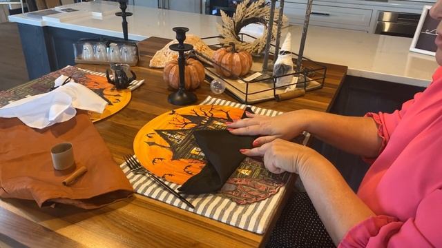 DID TV: A Boo-tiful Table | HALLOWEEN NAPKIN FOLDING | REMODELING + INTERIOR DESIGN | HOME DECOR