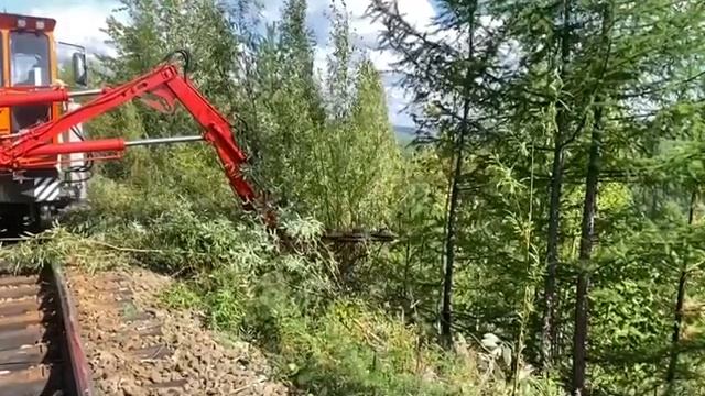 Окашиватель растительности для путевых машин