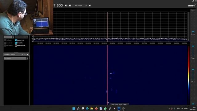 RTL-SDR testing LoRa Helium antennas