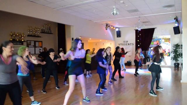 Selena DISCO MEDLEY- ZUMBA WARM-UP ROUTINE