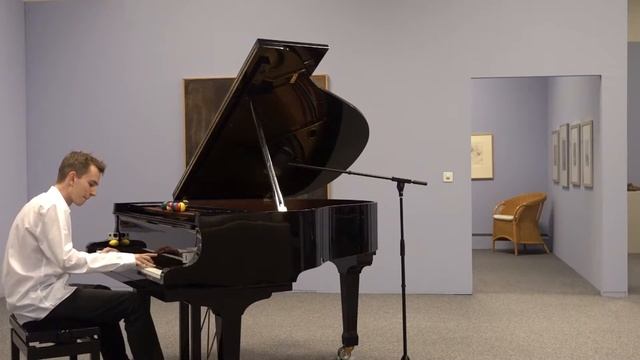 Nicola Tenini - Jugglin' The Boogie Live Playing On Grand Piano (with 2 Balls Juggling)