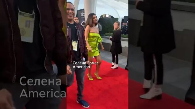 Модель Versace & Селена Гомес, в одном платье, но как по-разному они выглядят! Почему? )))