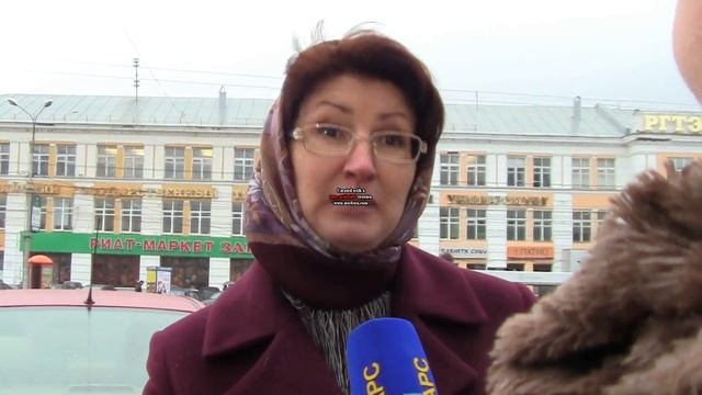 Женщина  о работе в школе   улица