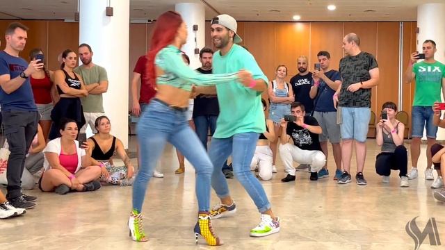 70f82f8a45960687bb1e84d2c59a611c